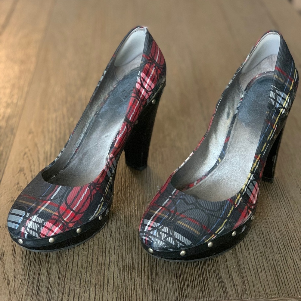 Multicolored plaid heels